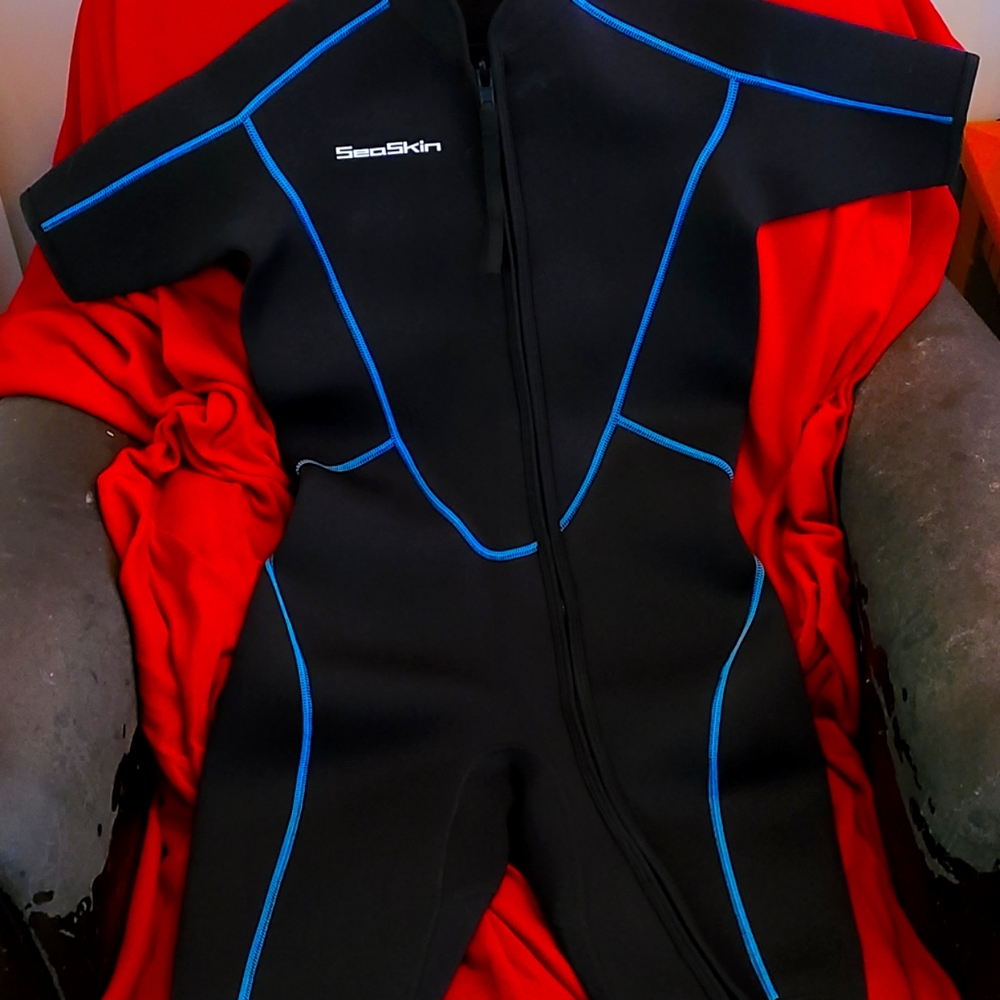 NEW-NEVER USED WOT 3/4  SeaSkin wetsuit SIZE M